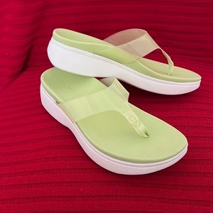Vionic luminous sandals